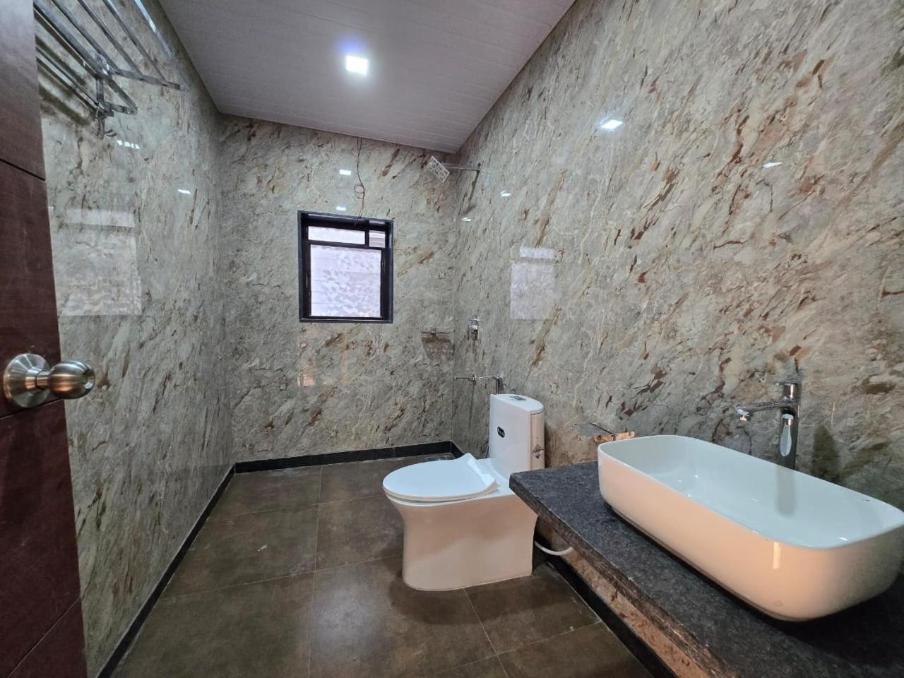 Hill View Hotel By Bil Lonavala Ngoại thất bức ảnh