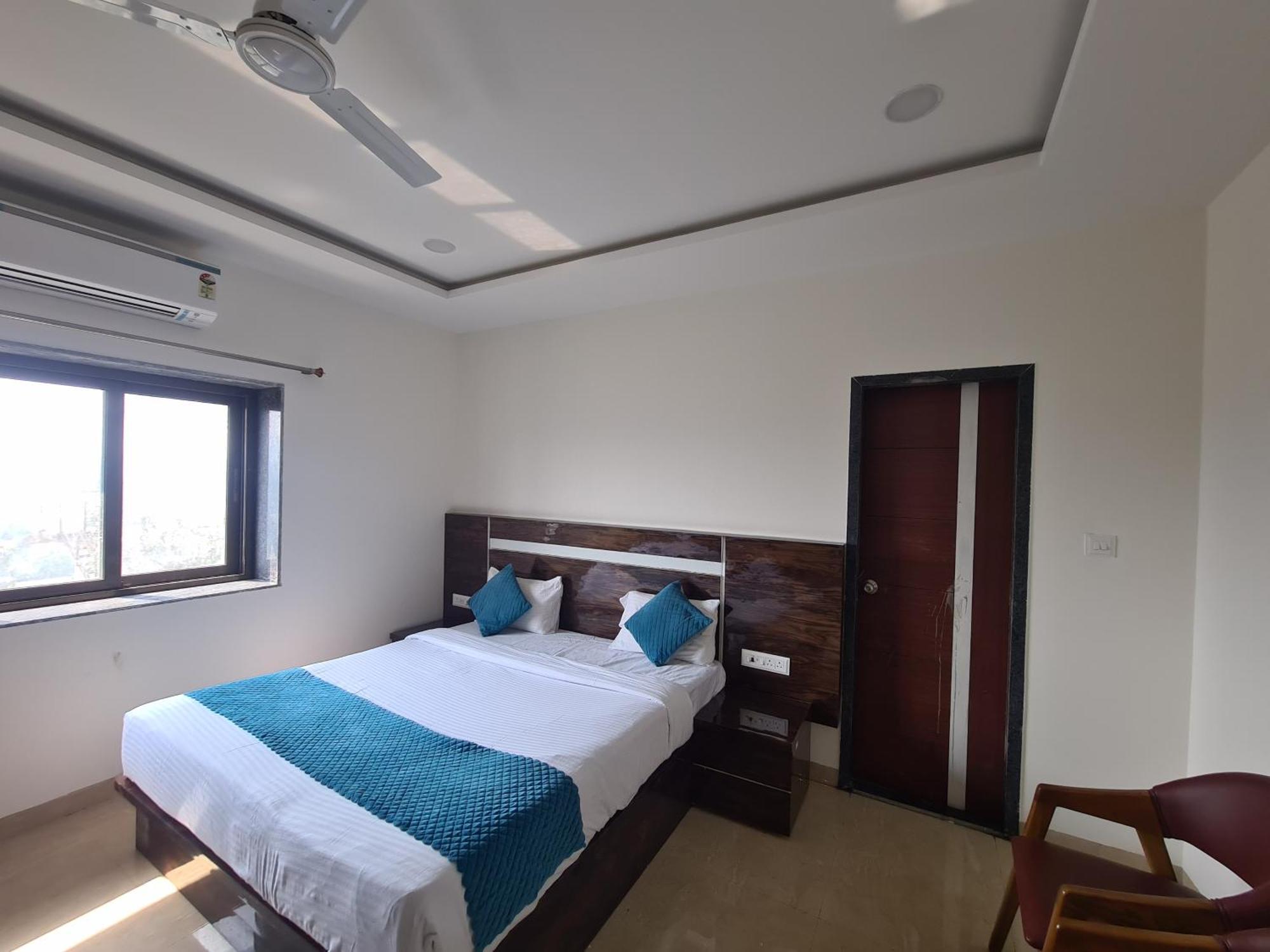 Hill View Hotel By Bil Lonavala Ngoại thất bức ảnh
