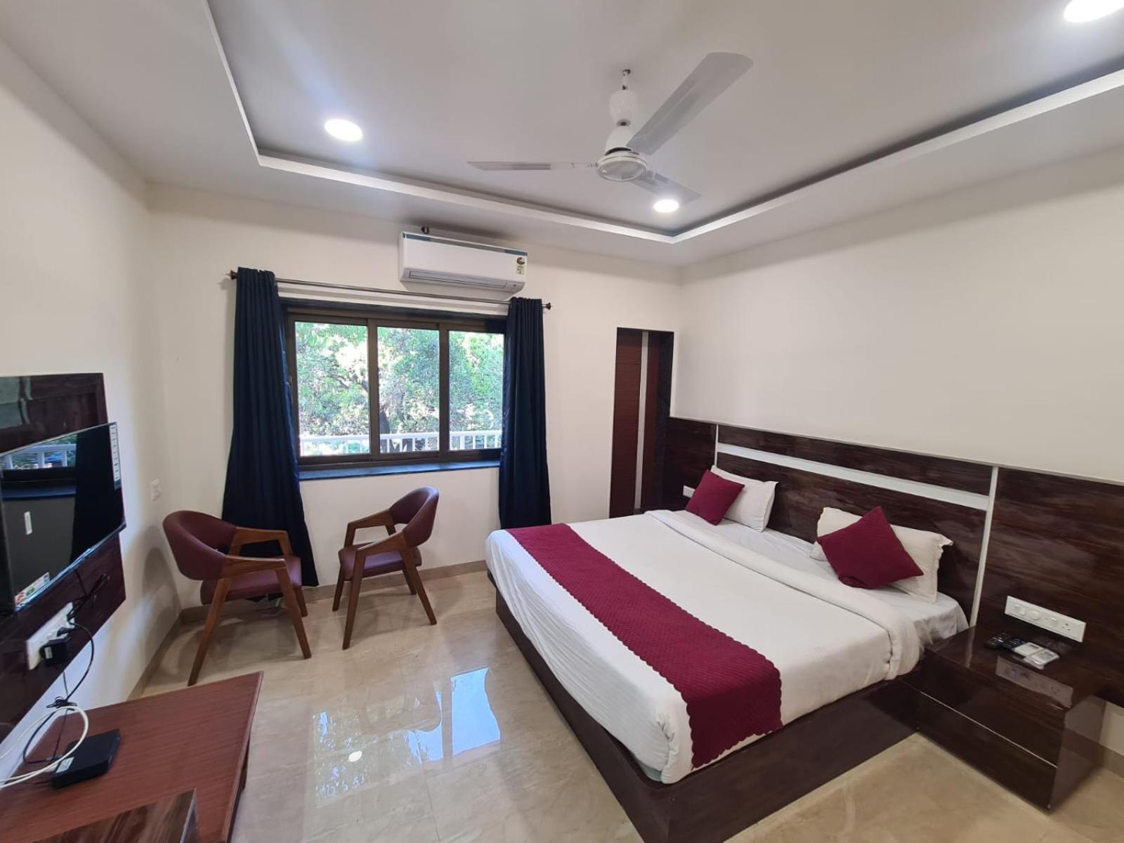 Hill View Hotel By Bil Lonavala Ngoại thất bức ảnh