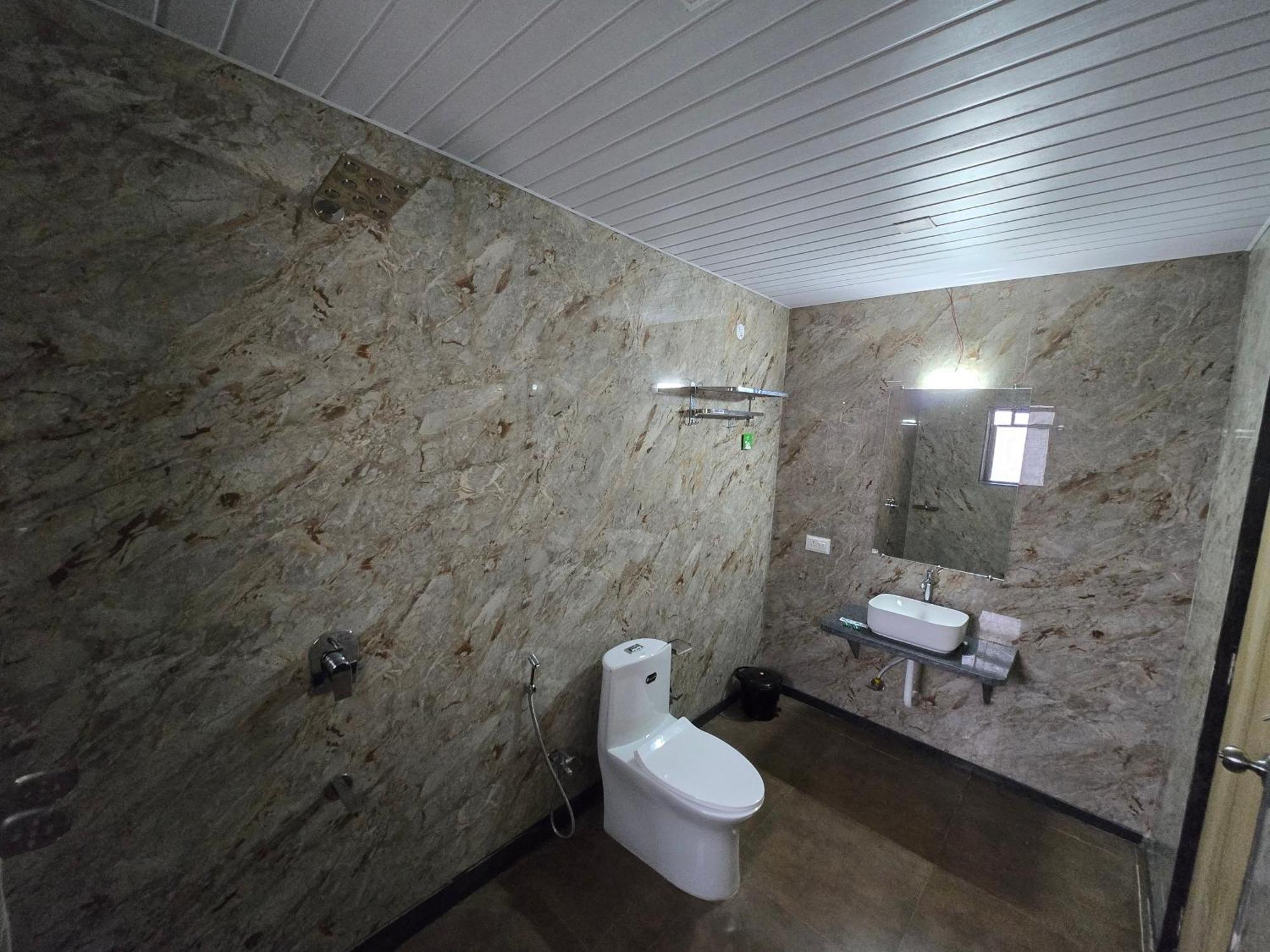 Hill View Hotel By Bil Lonavala Ngoại thất bức ảnh