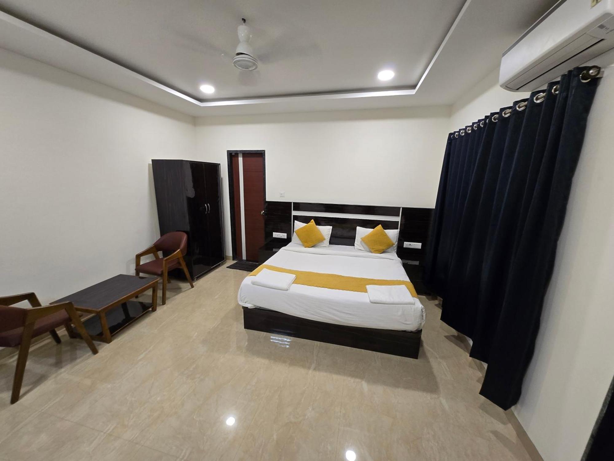 Hill View Hotel By Bil Lonavala Ngoại thất bức ảnh