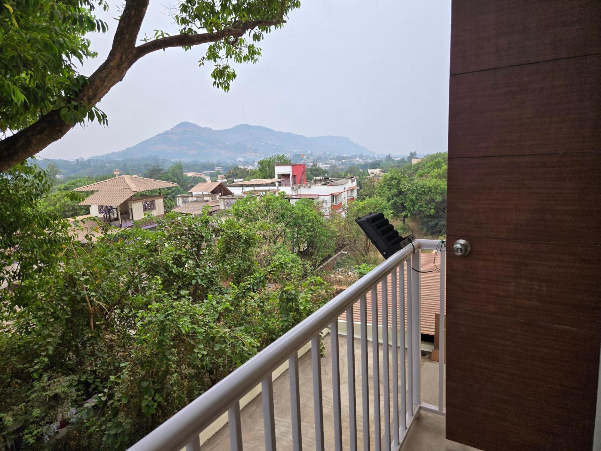Hill View Hotel By Bil Lonavala Ngoại thất bức ảnh
