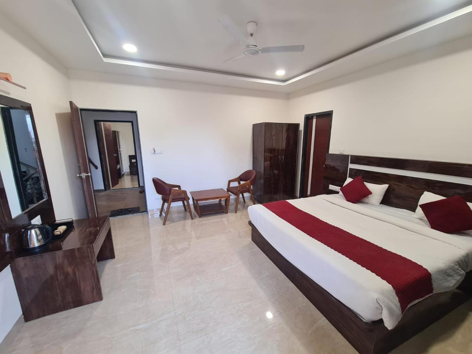 Hill View Hotel By Bil Lonavala Ngoại thất bức ảnh