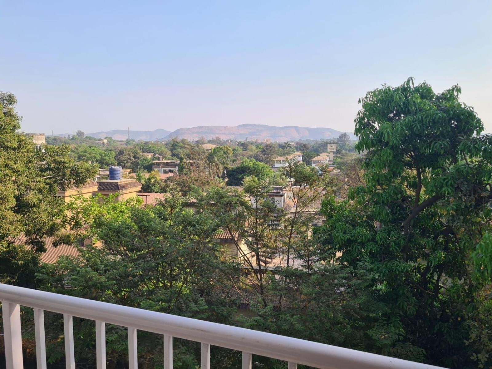 Hill View Hotel By Bil Lonavala Ngoại thất bức ảnh