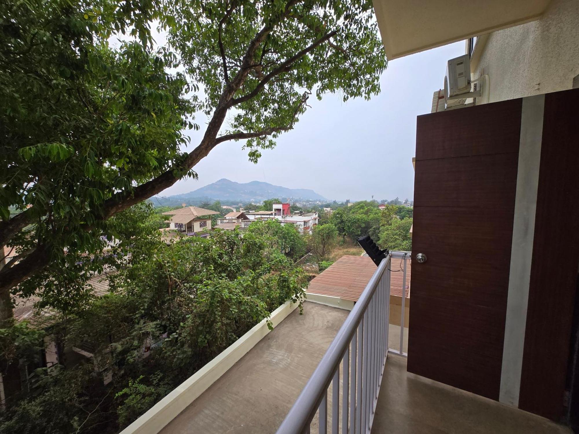 Hill View Hotel By Bil Lonavala Ngoại thất bức ảnh
