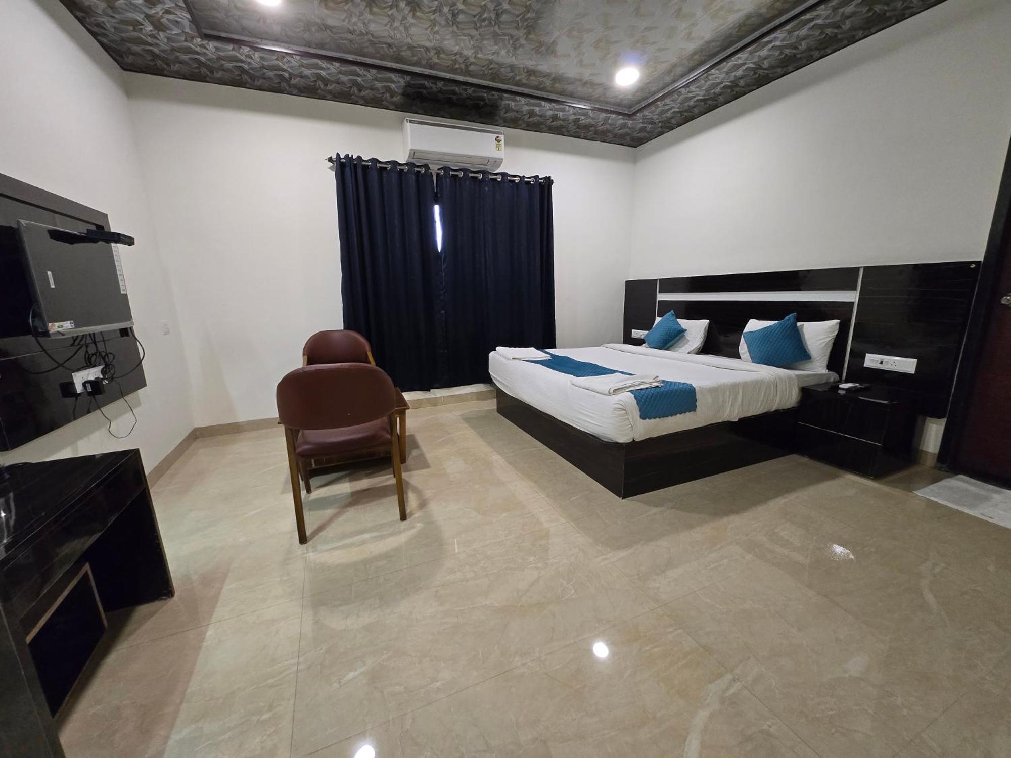 Hill View Hotel By Bil Lonavala Ngoại thất bức ảnh