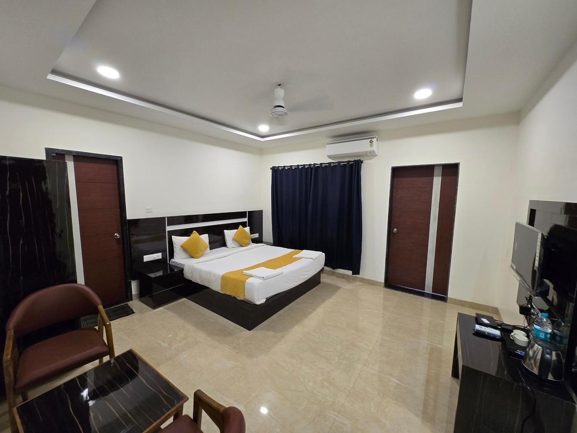 Hill View Hotel By Bil Lonavala Ngoại thất bức ảnh