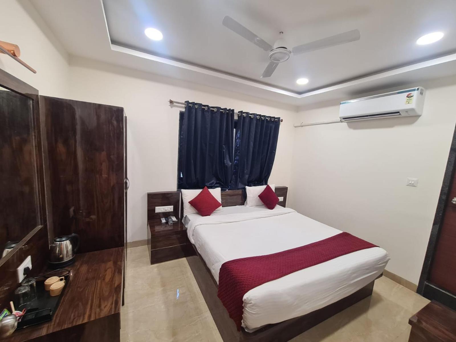 Hill View Hotel By Bil Lonavala Ngoại thất bức ảnh
