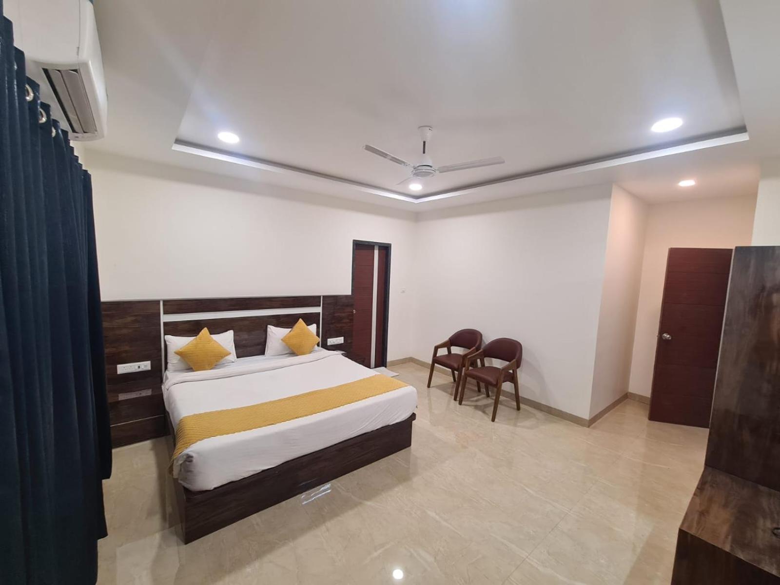 Hill View Hotel By Bil Lonavala Ngoại thất bức ảnh