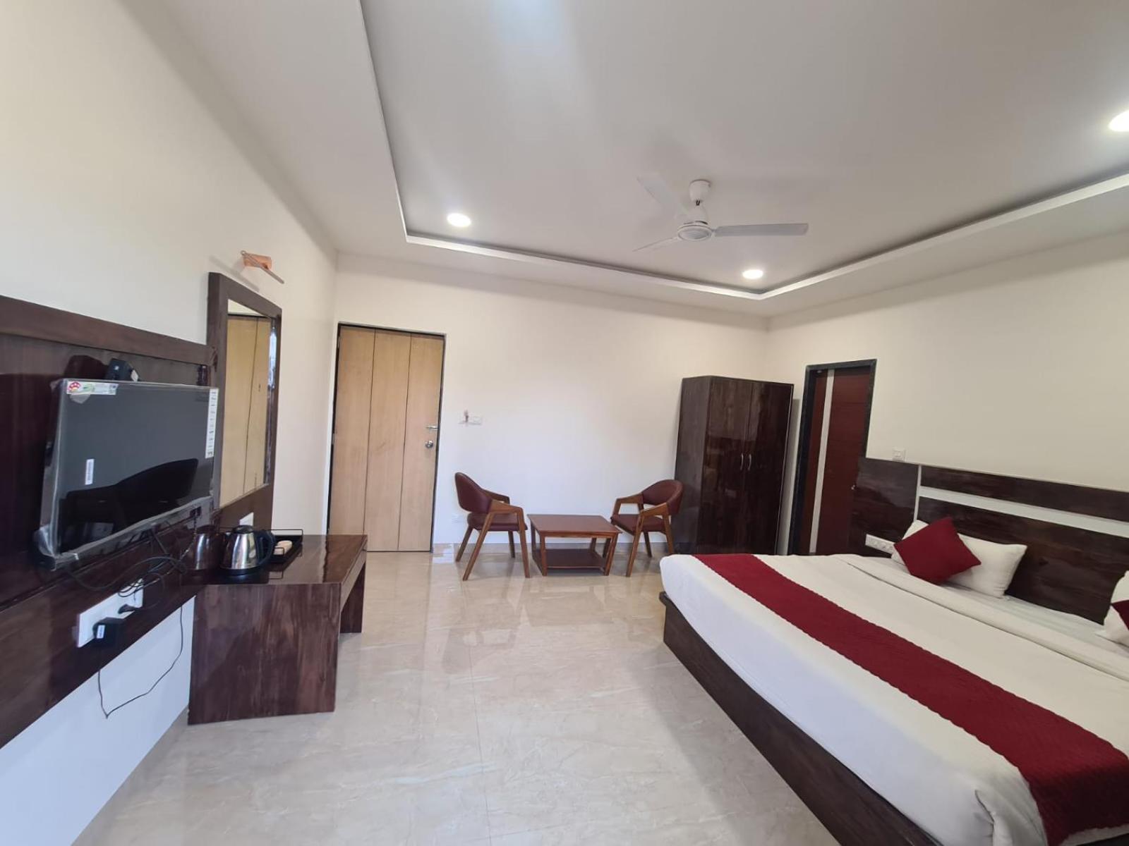 Hill View Hotel By Bil Lonavala Ngoại thất bức ảnh